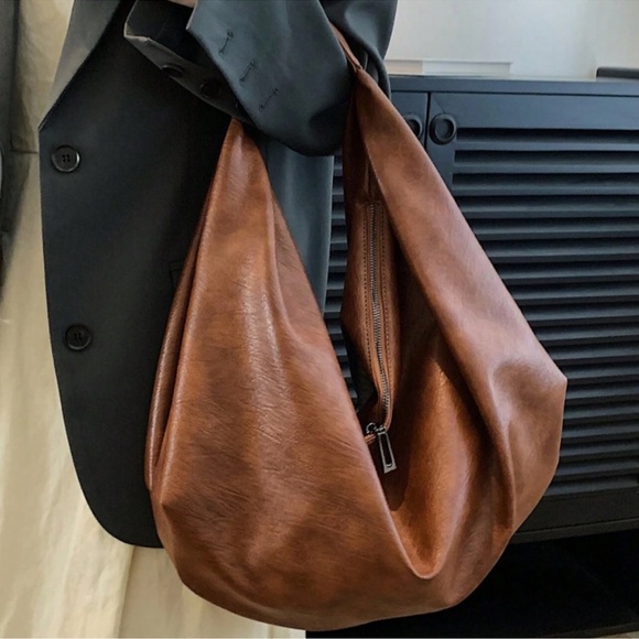 Luxe Brown Vegan Leather Zip Up Large Shoulder Bag - Picture 3 of 6